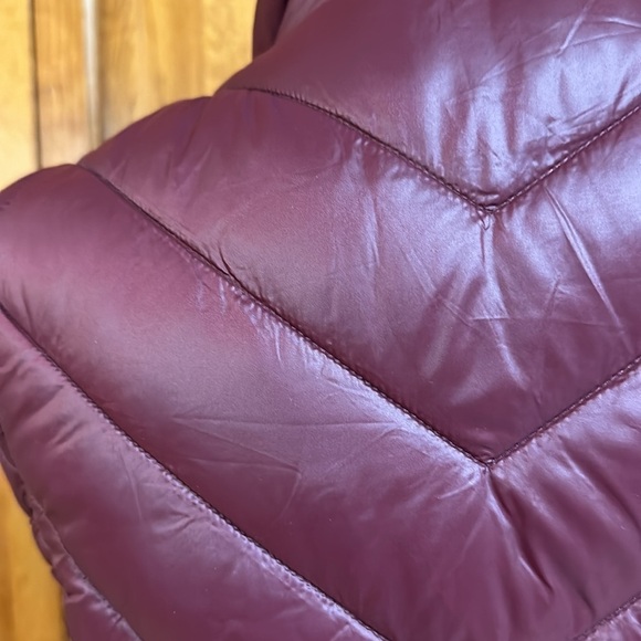 Love Tree Wine Puffer Nylon Vest Side Stretch Zippered Pockets Medium - Picture 5 of 10